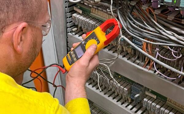 What’s The Difference Between A Regular And Level 2 Warehouse Electrician?